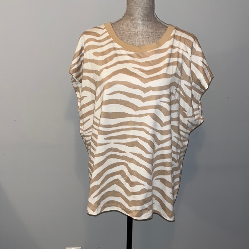 Loft Tiger Print Wedge Tee size XL Tiger Printed shirt.  Like new condition.